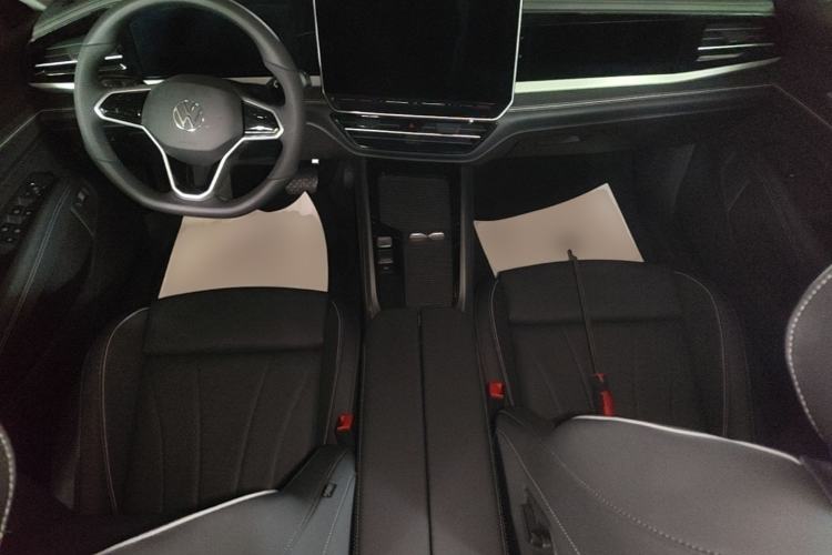 Used Volkswagen Passat 2025 Pro 380TSI Dragon Supreme Edition Center Console