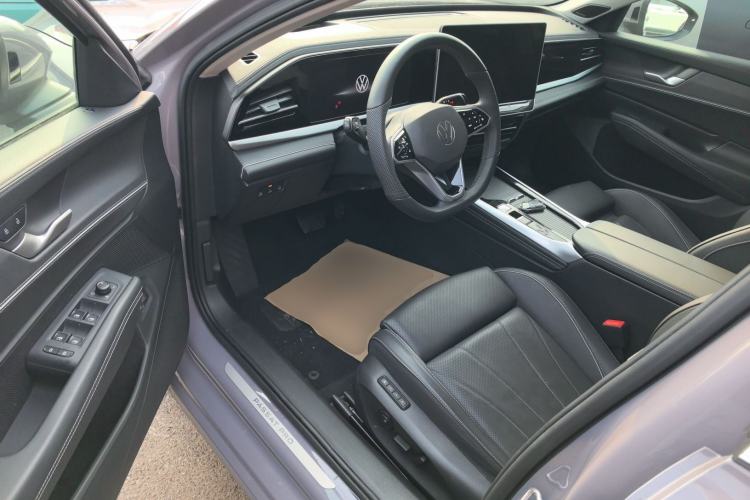 Used Volkswagen Passat 2025 Pro 380TSI Dragon Supreme Edition Driver Seat