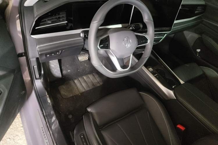 Used Volkswagen Passat 2025 Pro 380TSI Dragon Supreme Edition Driver Seat