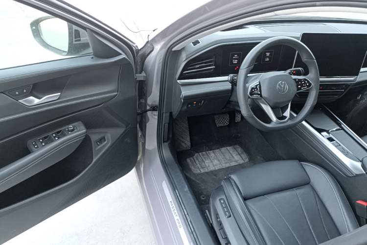 Used Volkswagen Passat 2025 Pro 380TSI Dragon Supreme Edition Driver Seat