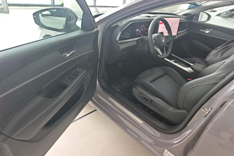 Used Volkswagen Passat 2025 Pro 380TSI Dragon Supreme Edition Driver Seat