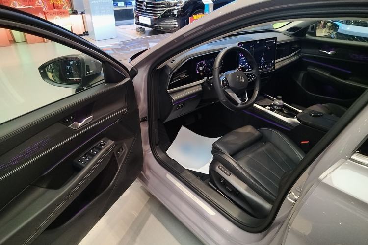 Used Volkswagen Passat 2025 Pro 380TSI Dragon Supreme Edition Driver Seat