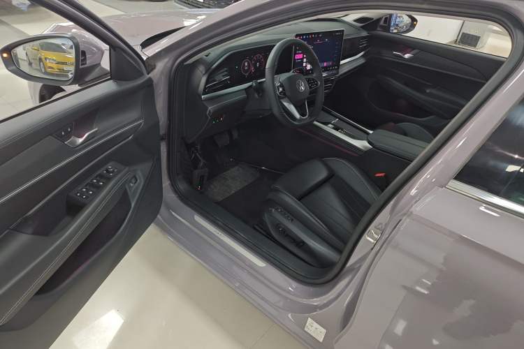 Used Volkswagen Passat 2025 Pro 380TSI Dragon Supreme Edition Driver Seat