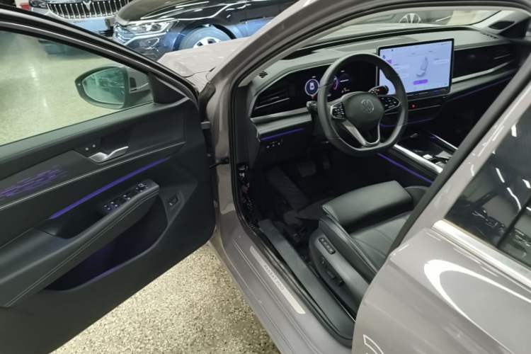 Used Volkswagen Passat 2025 Pro 380TSI Dragon Supreme Edition Driver Seat