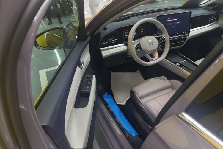Used Volkswagen Passat 2025 Pro 380TSI Dragon Supreme Edition Driver Seat