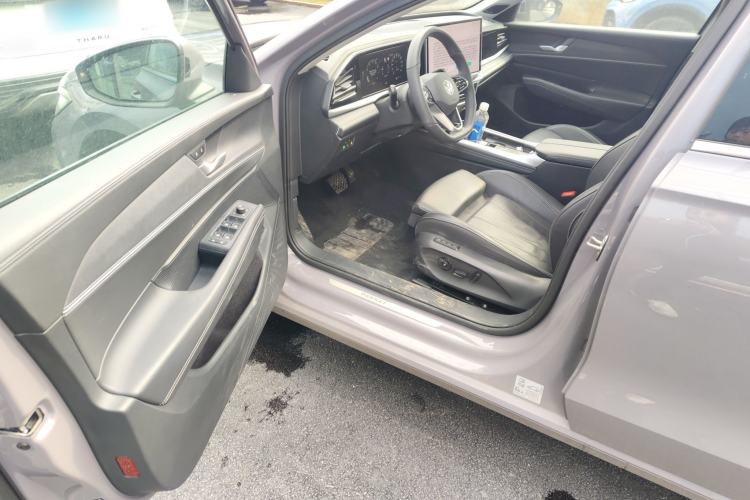 Used Volkswagen Passat 2025 Pro 380TSI Dragon Supreme Edition Driver Seat