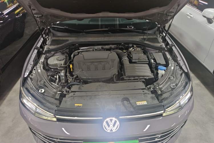 Used Volkswagen Passat 2025 Pro 380TSI Dragon Supreme Edition Engine Bay
