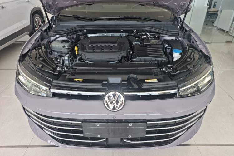 Used Volkswagen Passat 2025 Pro 380TSI Dragon Supreme Edition Engine Bay
