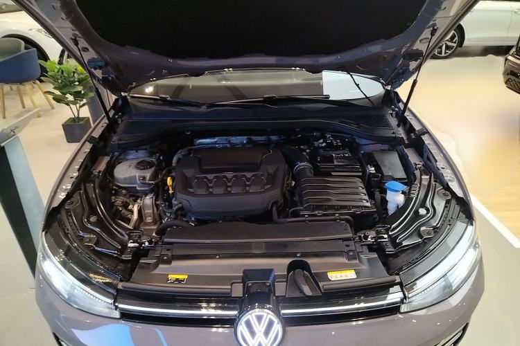 Used Volkswagen Passat 2025 Pro 380TSI Dragon Supreme Edition Engine Bay
