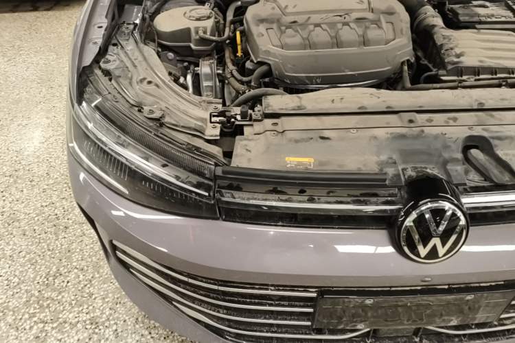 Used Volkswagen Passat 2025 Pro 380TSI Dragon Supreme Edition Engine Bay Right