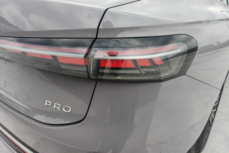 Used Volkswagen Passat 2025 Pro 380TSI Dragon Supreme Edition Exterior 10
