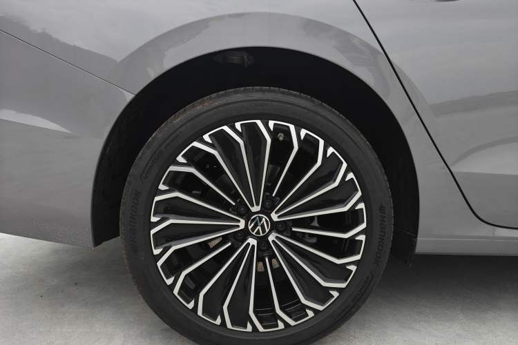 Used Volkswagen Passat 2025 Pro 380TSI Dragon Supreme Edition Exterior 12