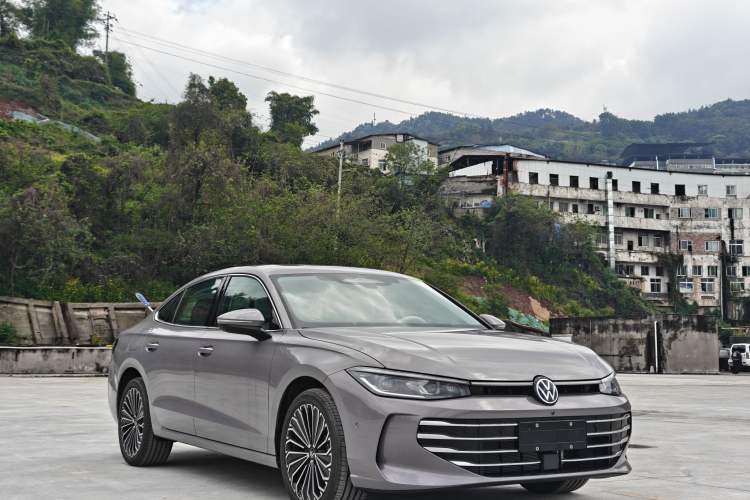Used Volkswagen Passat 2025 Pro 380TSI Dragon Supreme Edition Exterior 2