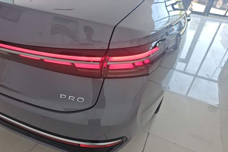 Used Volkswagen Passat 2025 Pro 380TSI Dragon Supreme Edition Exterior 3