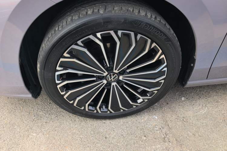 Used Volkswagen Passat 2025 Pro 380TSI Dragon Supreme Edition Exterior 4