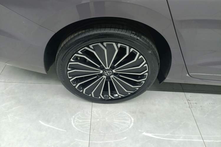Used Volkswagen Passat 2025 Pro 380TSI Dragon Edition Exterior 5
