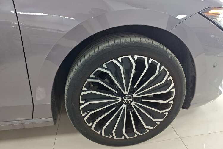 Used Volkswagen Passat 2025 Pro 380TSI Dragon Supreme Edition Exterior 5
