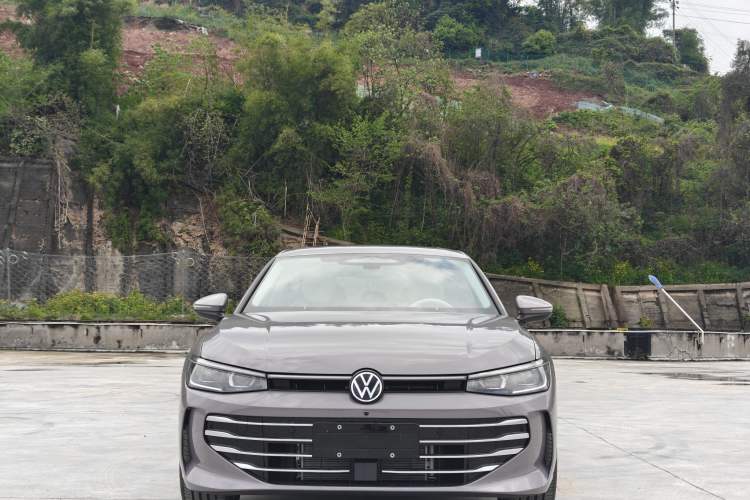 Used Volkswagen Passat 2025 Pro 380TSI Dragon Supreme Edition Exterior 8