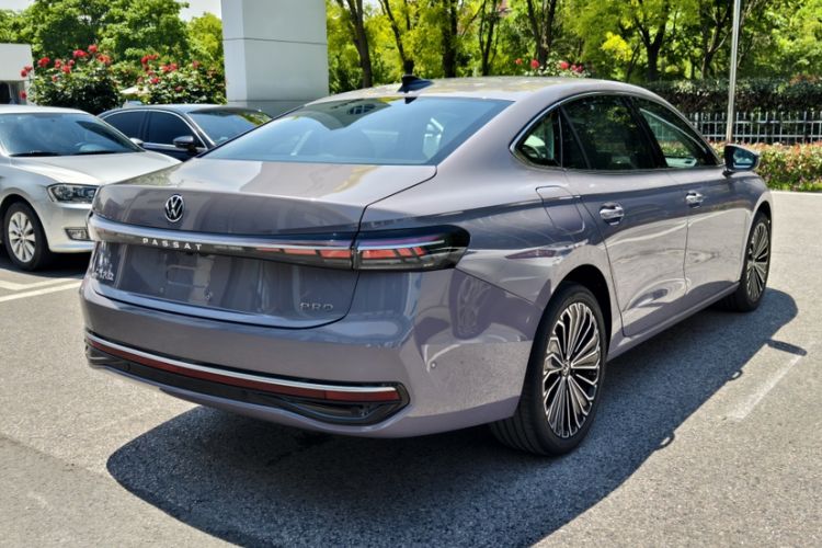 Used Volkswagen Passat 2025 Pro 380TSI Dragon Supreme Edition Exterior 8