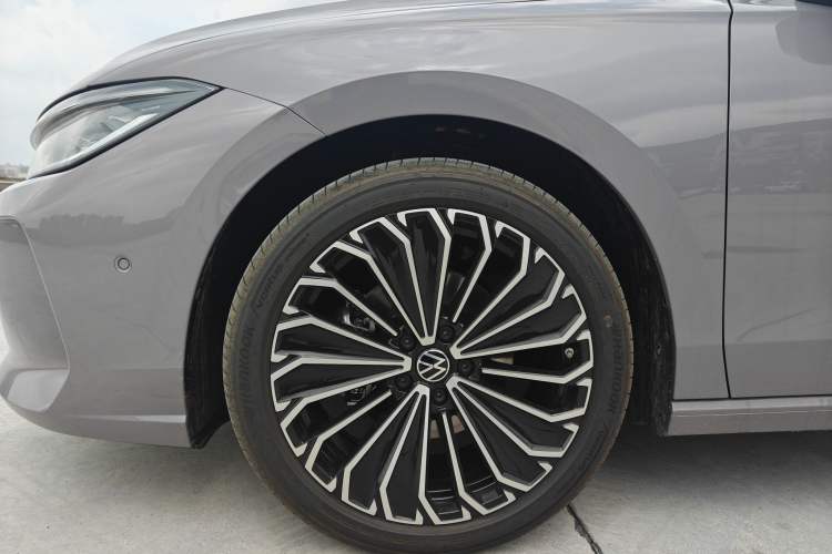 Used Volkswagen Passat 2025 Pro 380TSI Dragon Supreme Edition Exterior 9