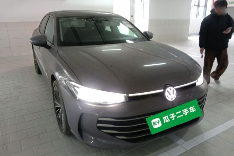 Used Volkswagen Passat 2025 Pro 380TSI Dragon Supreme Edition Front Right 45 Deg