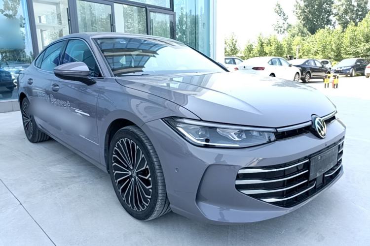 Used Volkswagen Passat 2025 Pro 380TSI Dragon Supreme Edition Front Right 45 Deg