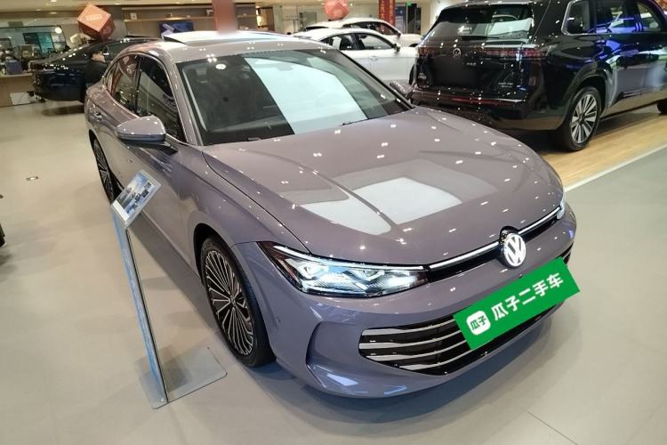 Used Volkswagen Passat 2025 Pro 380TSI Dragon Supreme Edition Front Right 45 Deg