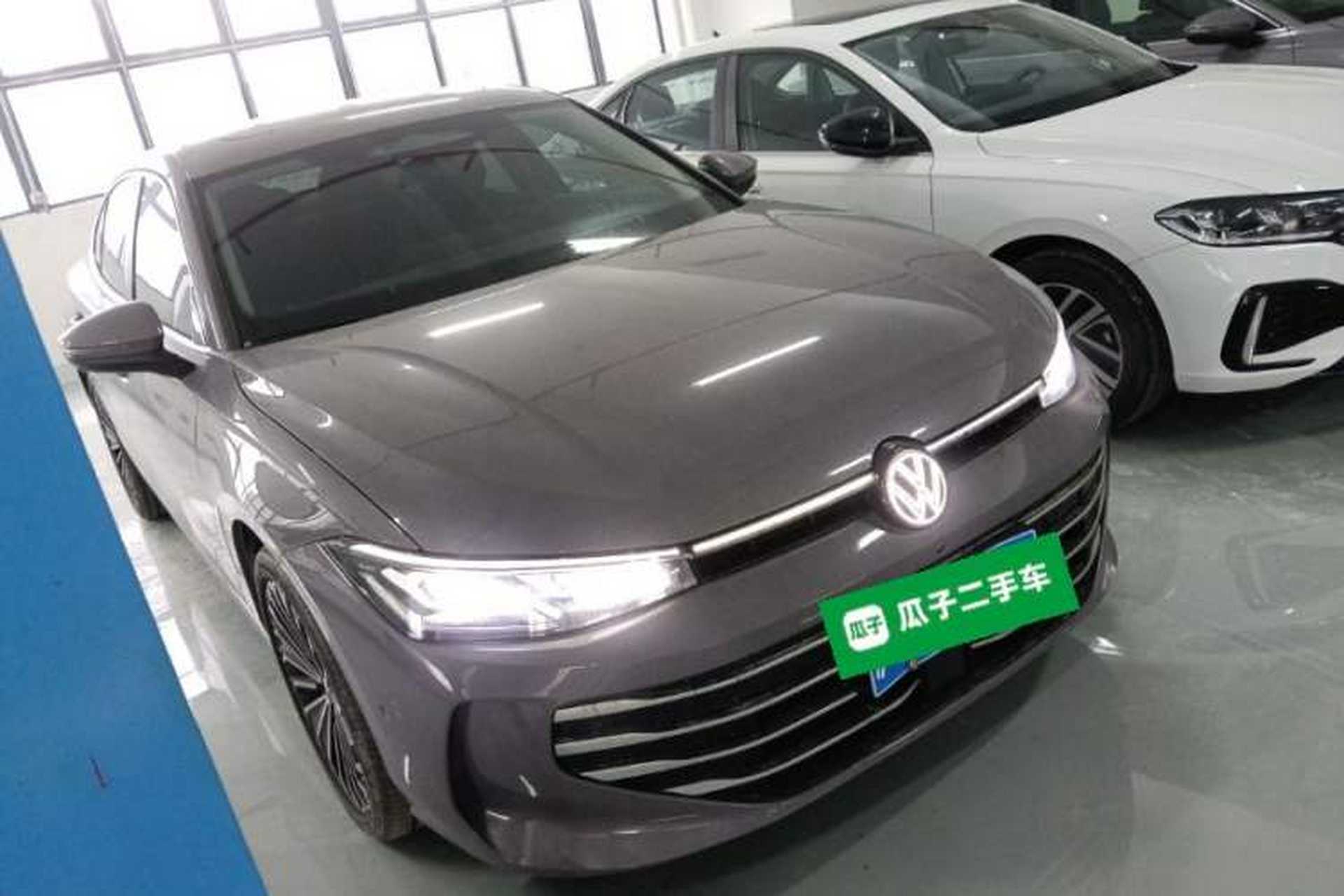Used Volkswagen Passat 2025 Pro 380TSI Dragon Supreme Edition Front Right 45 Deg