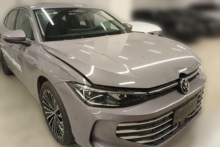Used Volkswagen Passat 2025 Pro 380TSI Dragon Supreme Edition Front Right 45 Deg