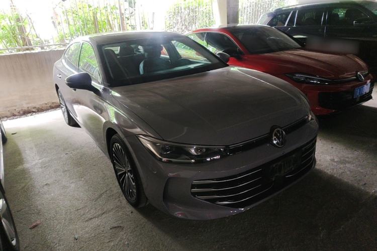 Used Volkswagen Passat 2025 Pro 380TSI Dragon Supreme Edition Front Right 45 Deg