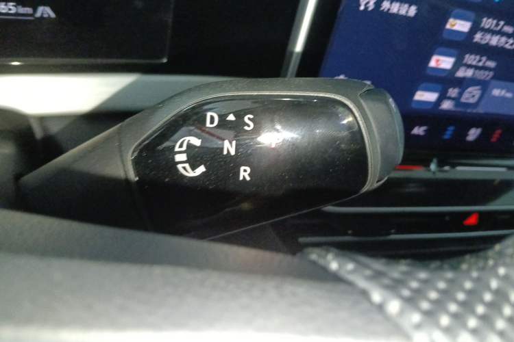 Used Volkswagen Passat 2025 Pro 380TSI Dragon Supreme Edition Gear Lever