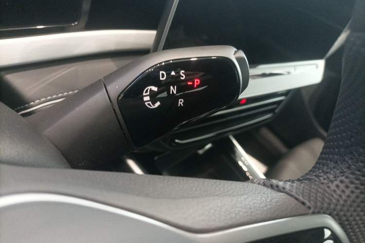 Used Volkswagen Passat 2025 Pro 380TSI Dragon Supreme Edition Gear Lever