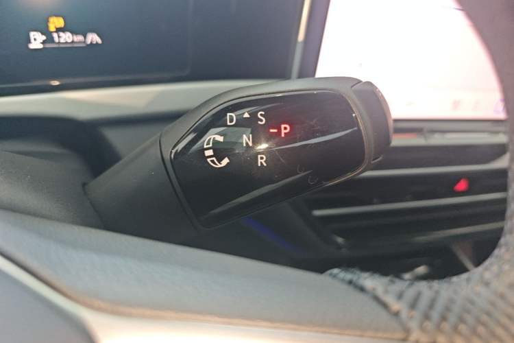 Used Volkswagen Passat 2025 Pro 380TSI Dragon Supreme Edition Gear Lever
