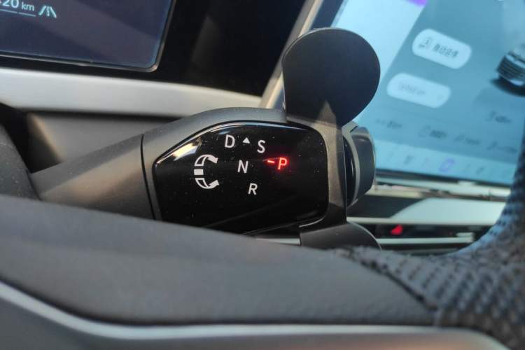 Used Volkswagen Passat 2025 Pro 380TSI Dragon Supreme Edition Gear Lever