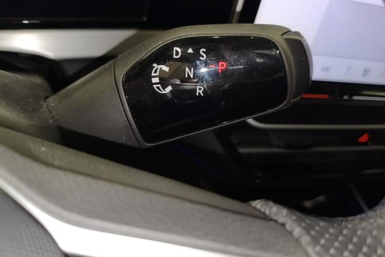 Used Volkswagen Passat 2025 Pro 380TSI Dragon Supreme Edition Gear Lever