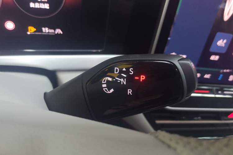 Used Volkswagen Passat 2025 Pro 380TSI Dragon Supreme Edition Gear Lever