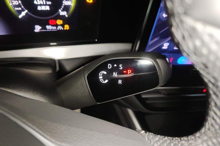 Used Volkswagen Passat 2025 Pro 380TSI Dragon Supreme Edition Gear Lever