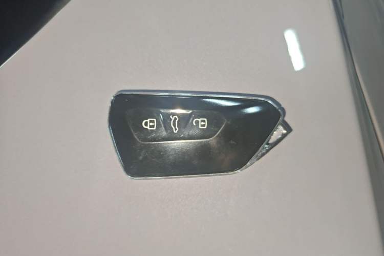 Used Volkswagen Passat 2025 Pro 380TSI Dragon Supreme Edition Interior 1