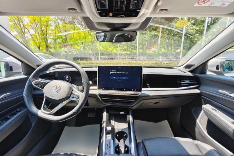 Used Volkswagen Passat 2025 Pro 380TSI Dragon Supreme Edition Interior 2