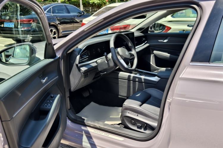 Used Volkswagen Passat 2025 Pro 380TSI Dragon Supreme Edition Interior 3