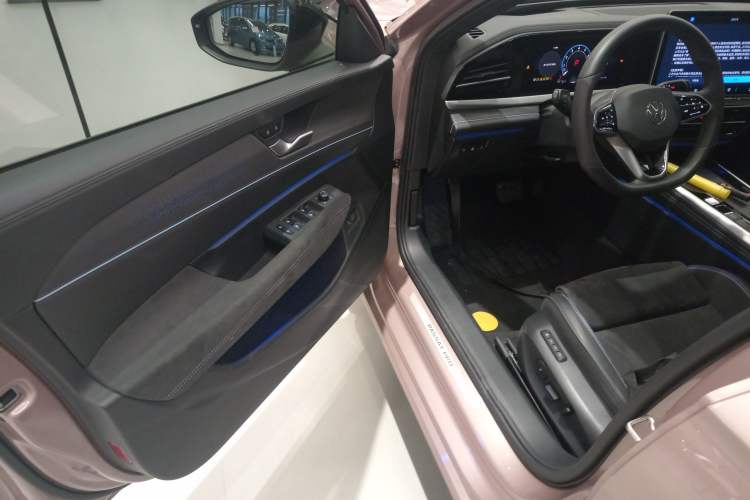 Used Volkswagen Passat 2025 Pro 380TSI Starry Dragon Luxury Edition Interior 3