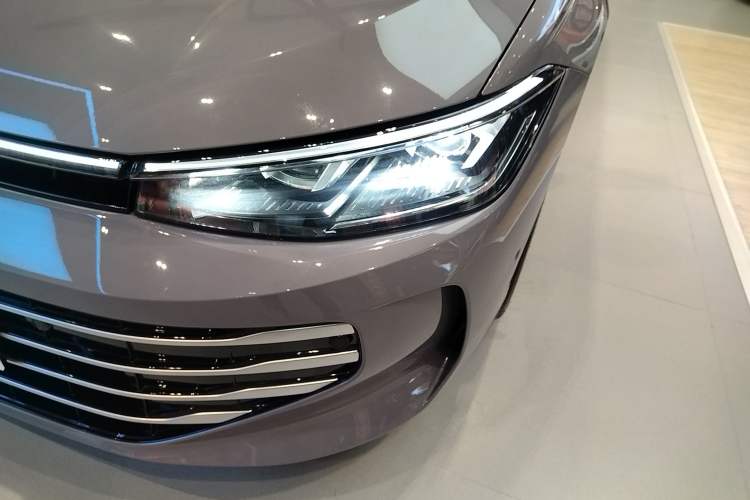 Used Volkswagen Passat 2025 Pro 380TSI Dragon Supreme Edition Left Front Headlight