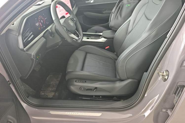 Used Volkswagen Passat 2025 Pro 380TSI Dragon Supreme Edition Left Front Seat