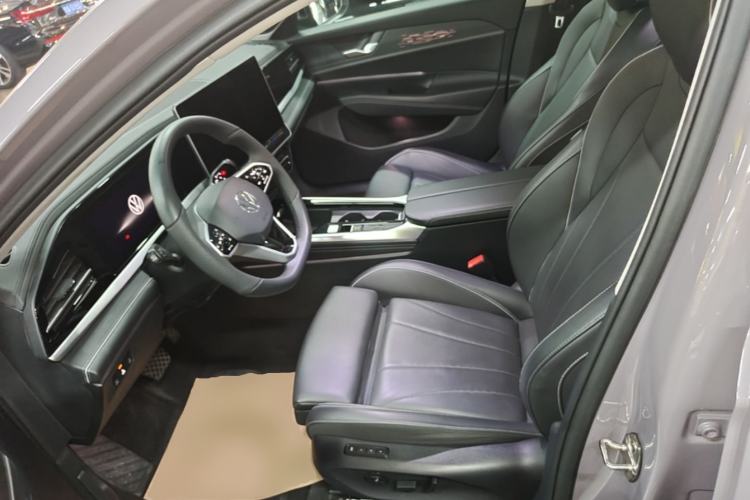 Used Volkswagen Passat 2025 Pro 380TSI Dragon Supreme Edition Left Front Seat