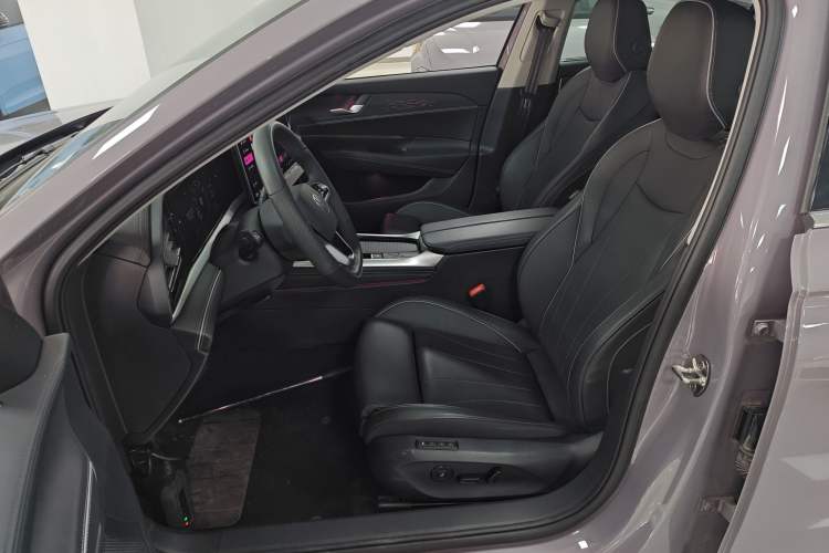 Used Volkswagen Passat 2025 Pro 380TSI Dragon Supreme Edition Left Front Seat