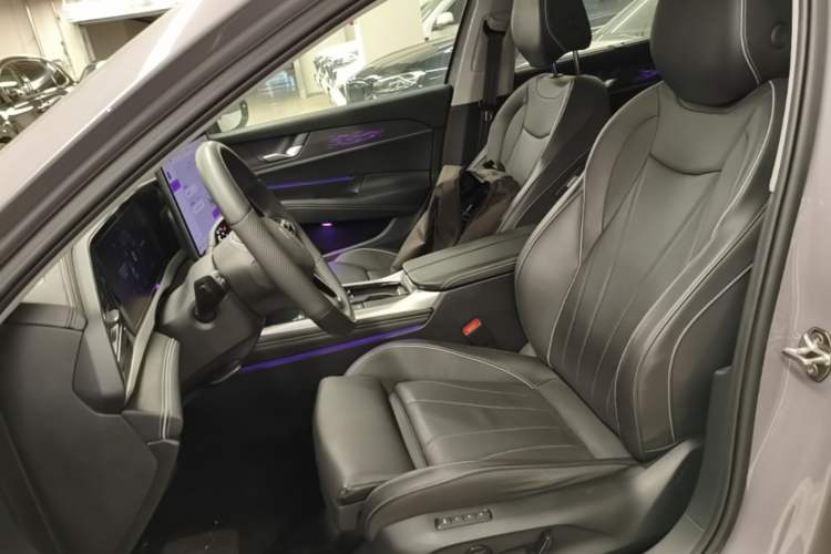 Used Volkswagen Passat 2025 Pro 380TSI Dragon Supreme Edition Left Front Seat