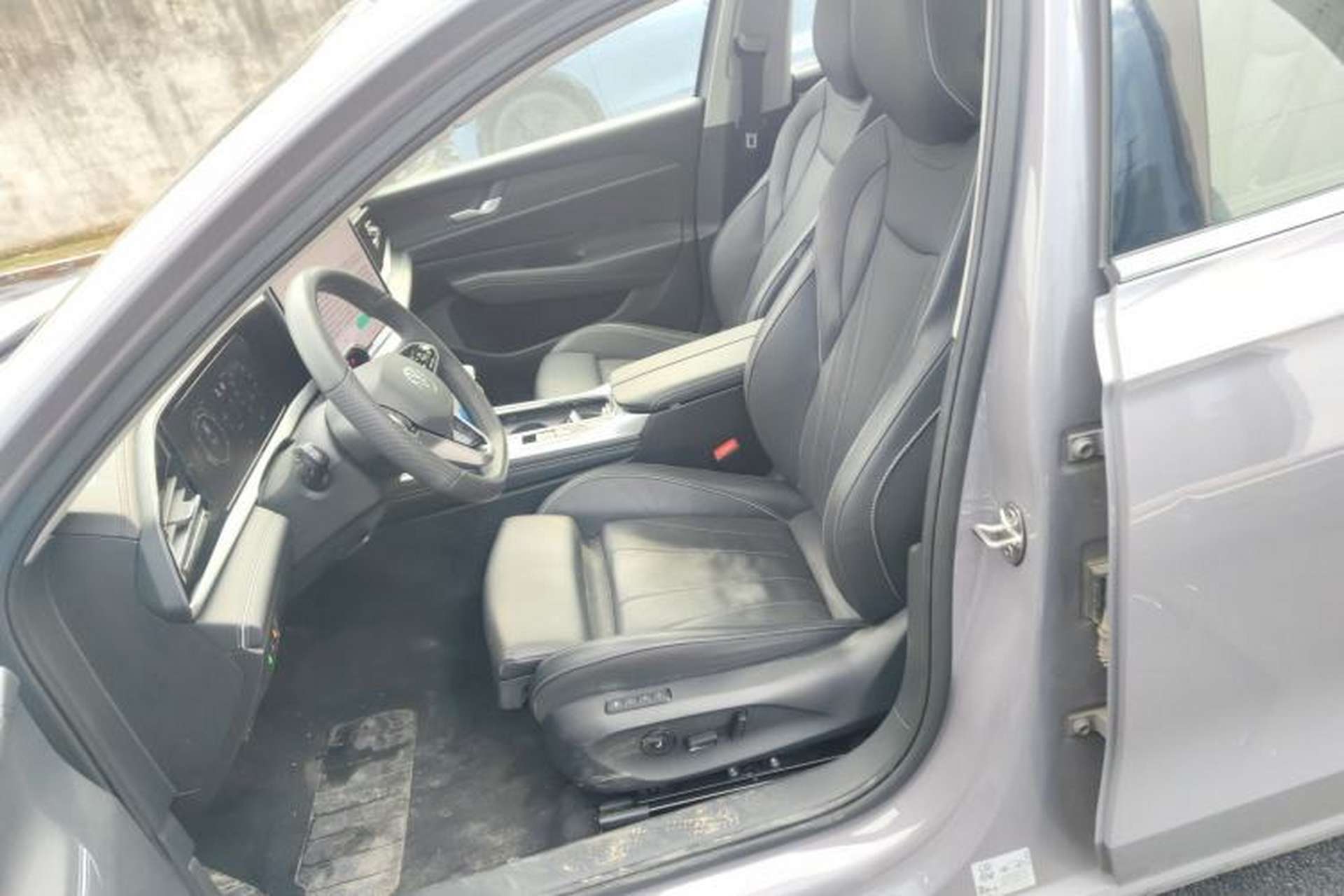 Used Volkswagen Passat 2025 Pro 380TSI Dragon Supreme Edition Left Front Seat