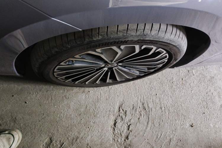 Used Volkswagen Passat 2025 Pro 380TSI Dragon Supreme Edition Left Front Wheel Hub