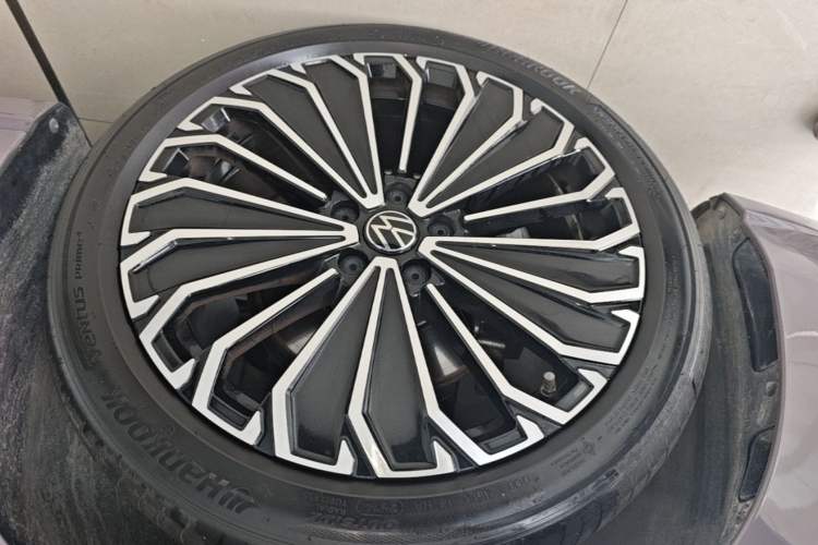 Used Volkswagen Passat 2025 Pro 380TSI Dragon Supreme Edition Left Front Wheel Hub