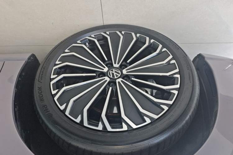 Used Volkswagen Passat 2025 Pro 380TSI Dragon Supreme Edition Left Front Wheel Hub